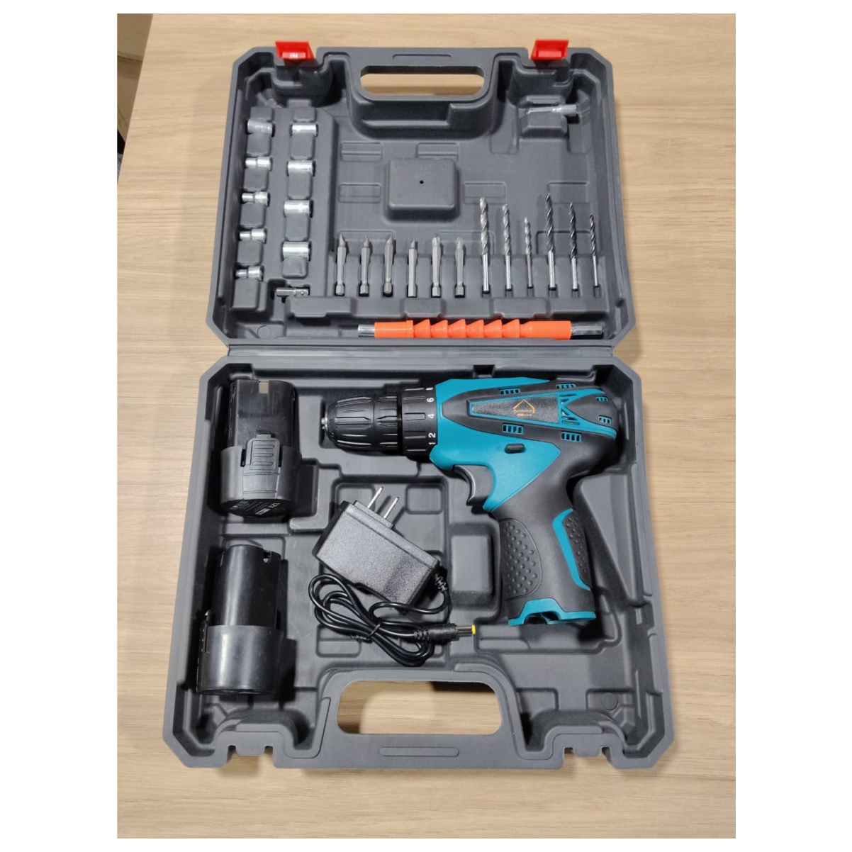 Taladro de mano 2 Batería Mas Accesorios